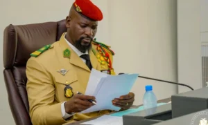 Guinée : Le Général Mamady Doumbouya radie plusieurs officiers des forces armées