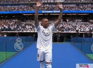 Real Madrid : Kylian Mbappé arrive à Madrid pour sa présentation officielle ! (photos)