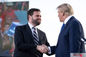 Trump annonce JD Vance comme son colistier pour 2024