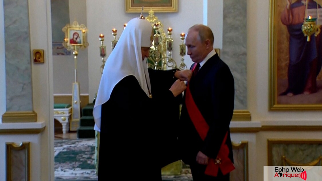 Le patriarche Cyrille honore Vladimir Poutine avec l'ordre du Saint-Prince Alexandre Nevski