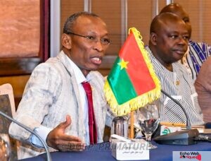 AES : Le Premier ministre burkinabé soutient l’idée d’un programme éducatif commun