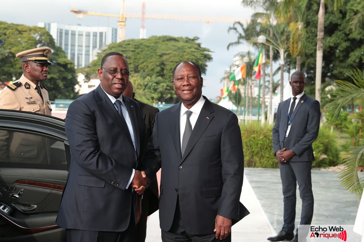 Que fait Macky Sall à Abidjan ?