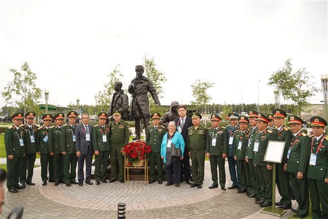 monument soldats vietnamiens moscou 6468 jpg