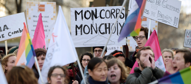 1250054 une manifestation en faveur du droit a l ivg a paris en janvier 2015