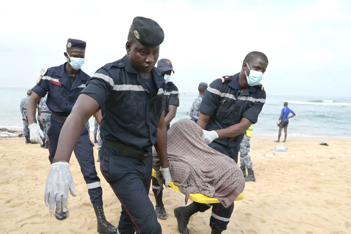 Au moins 30 corps en décomposition retrouvés dans une pirogue au large du Sénégal