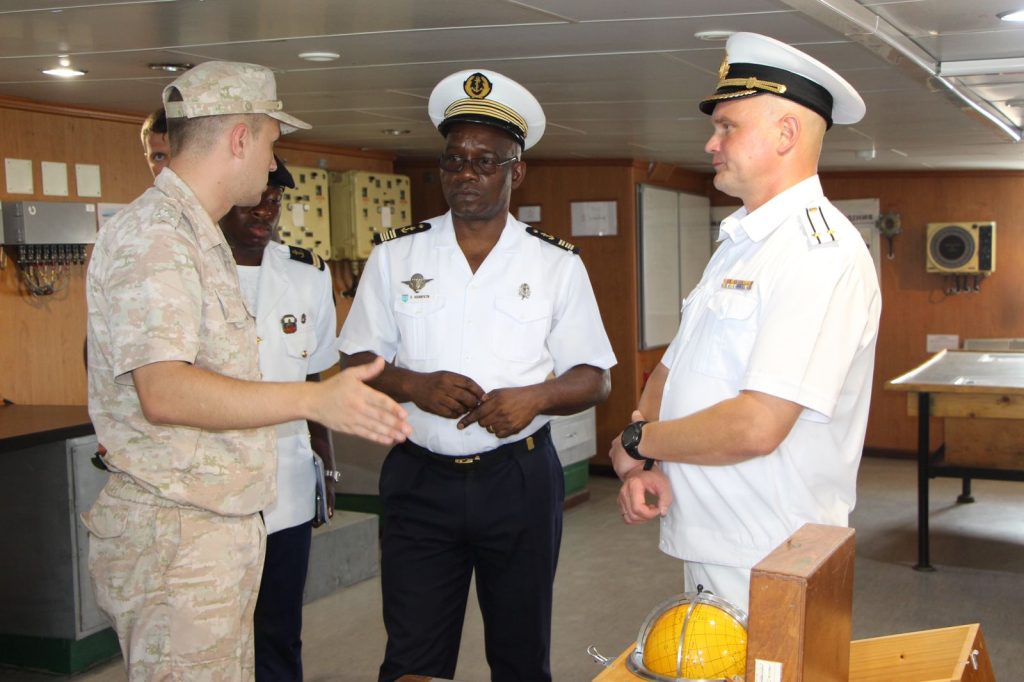 Que fait un navire militaire Russe au Bénin ?