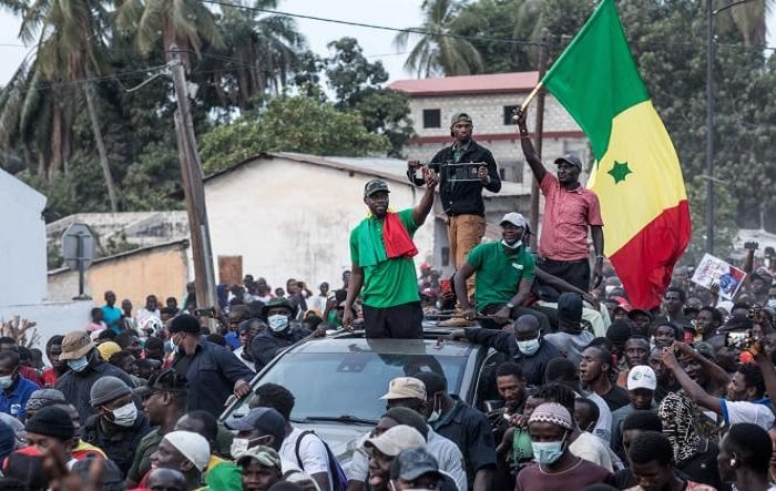 Sénégal : Le convoi d’Ousmane Sonko pris pour cible (vidéo )